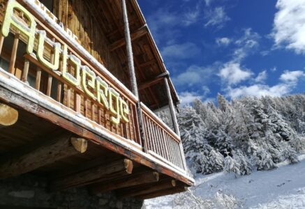 Le gîte le Grand Rochebrune dans un petit village alpin