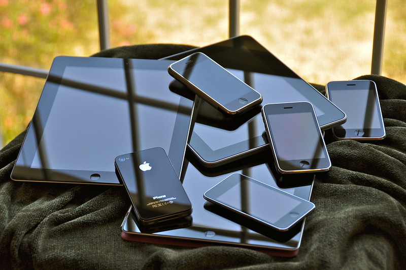 5 à 9 millions de téléphone sont réemployés chaque année par don, revente entre particuliers ou par le biais de professionnels du réemploi. © Blake Patterson