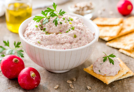 Tartinade végétale aux graines de tournesol et radis roses