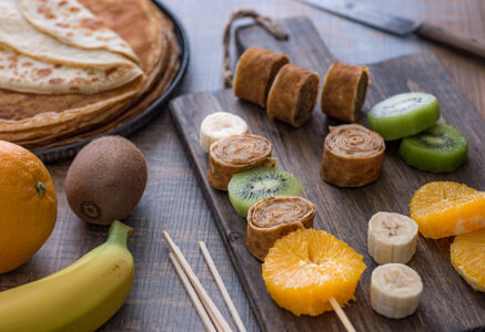 Brochettes de crêpes aux fruits de saison