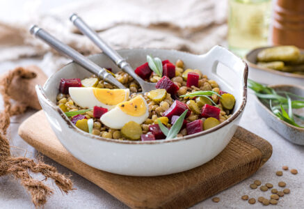 Salade de lentilles blondes, betterave, cornichons et estragon