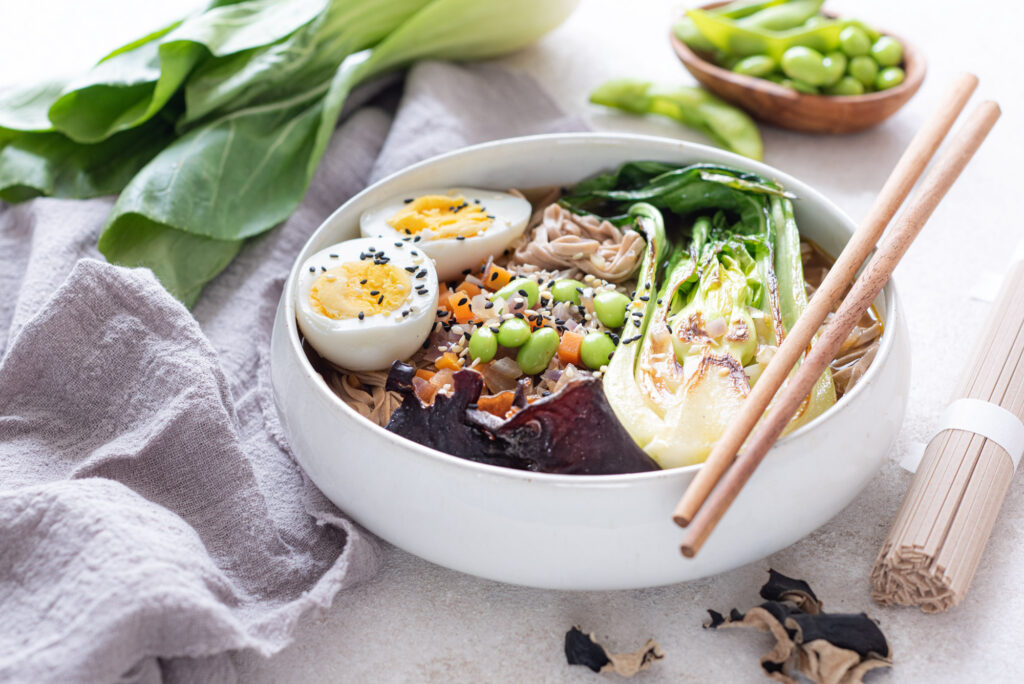 Bouillon épicé, nouille soba, bok choy - Mon Quotidien Autrement - © E. Montuclard