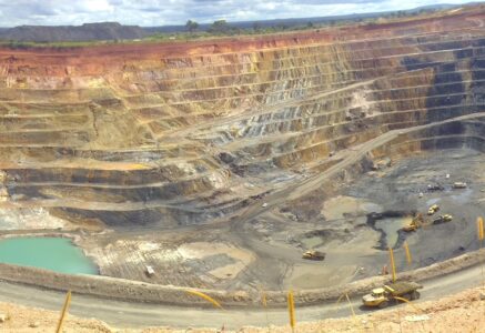 Métaux rares : faut-il rouvrir des mines en France ?