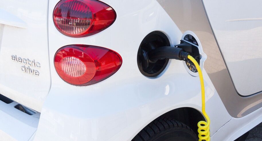 La fabrication de la voiture électrique est polluante.
