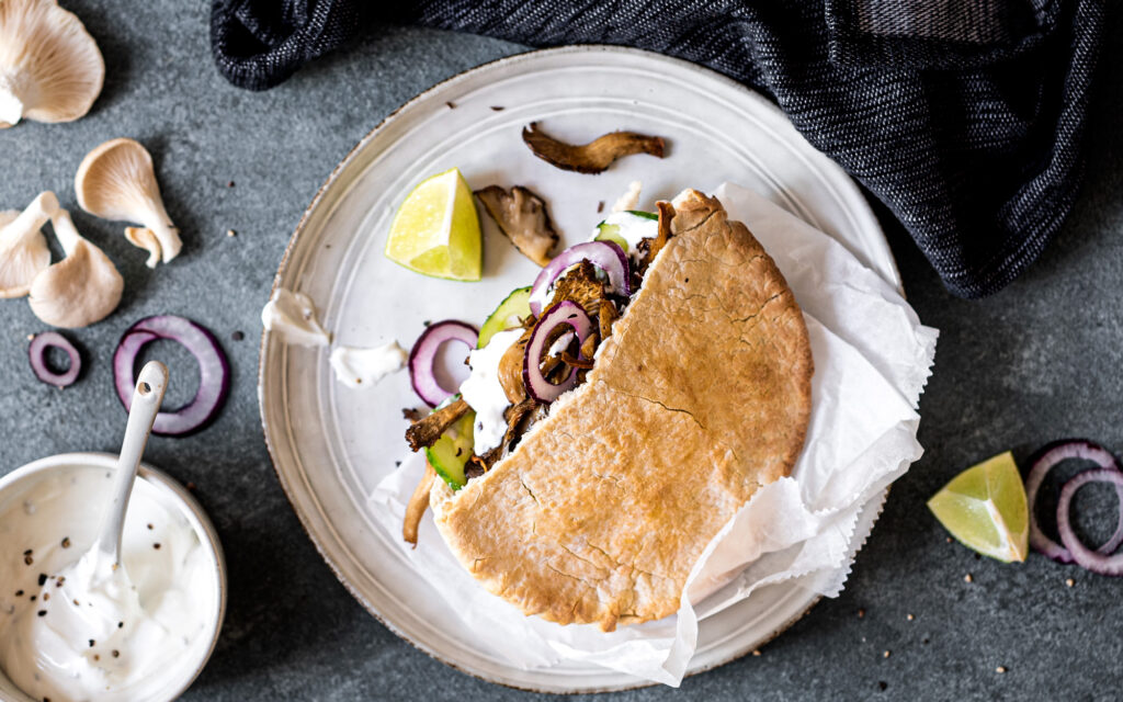 Kebab aux pleurotes, concombres et sauce au yaourt végétal - Mon Quotidien Autrement - © E. Montuclard