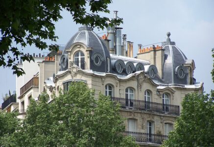 80 % des bâtiments construits avant l’existence de normes environnementales
