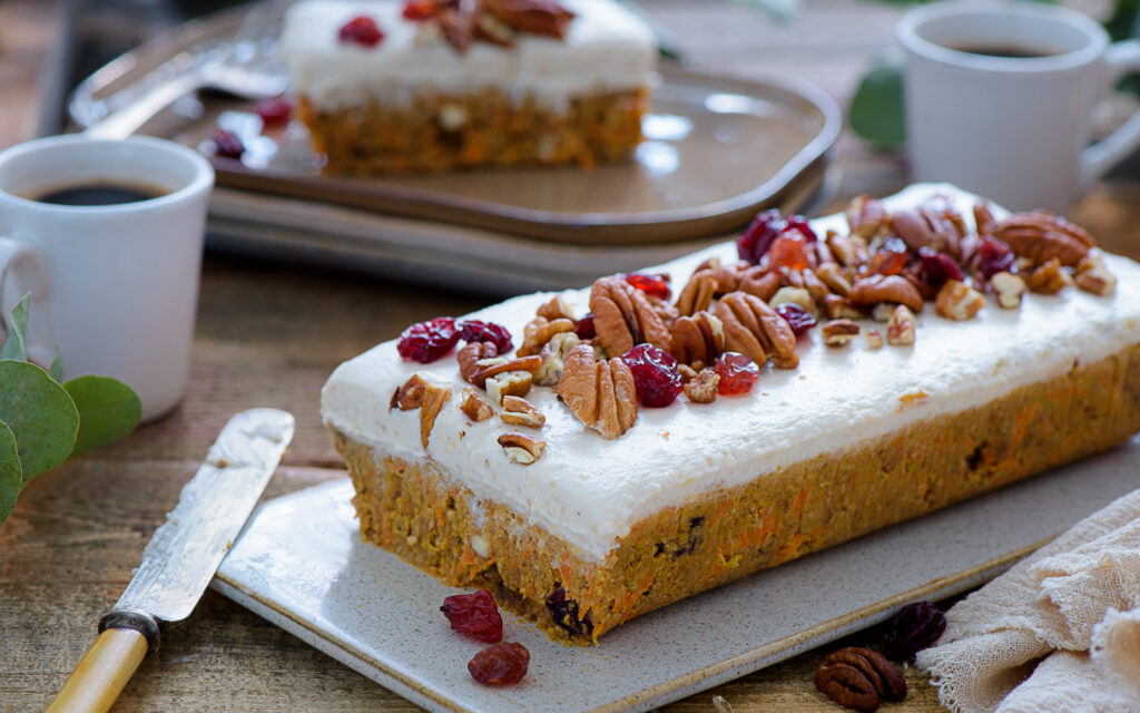 Cake à la carotte cru, vegan, sans gluten, sans sucres raffinés et sans oeufs - Mon Quotidien Autrement - ©E. Montuclard