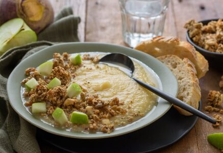 Soupe de rutabaga et pomme verte, granola de graines