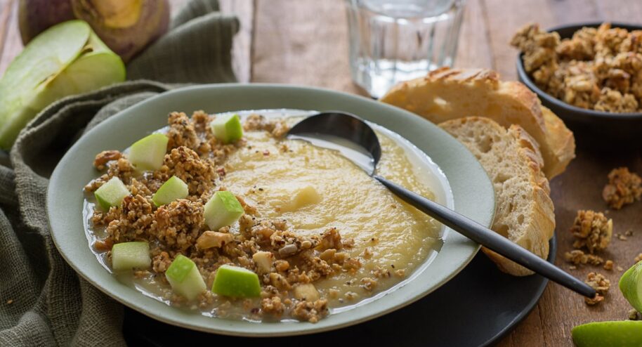 Soupe de rutabaga et pomme verte, granola de graines - Mon Quotidien Autrement - ©E. Montuclard