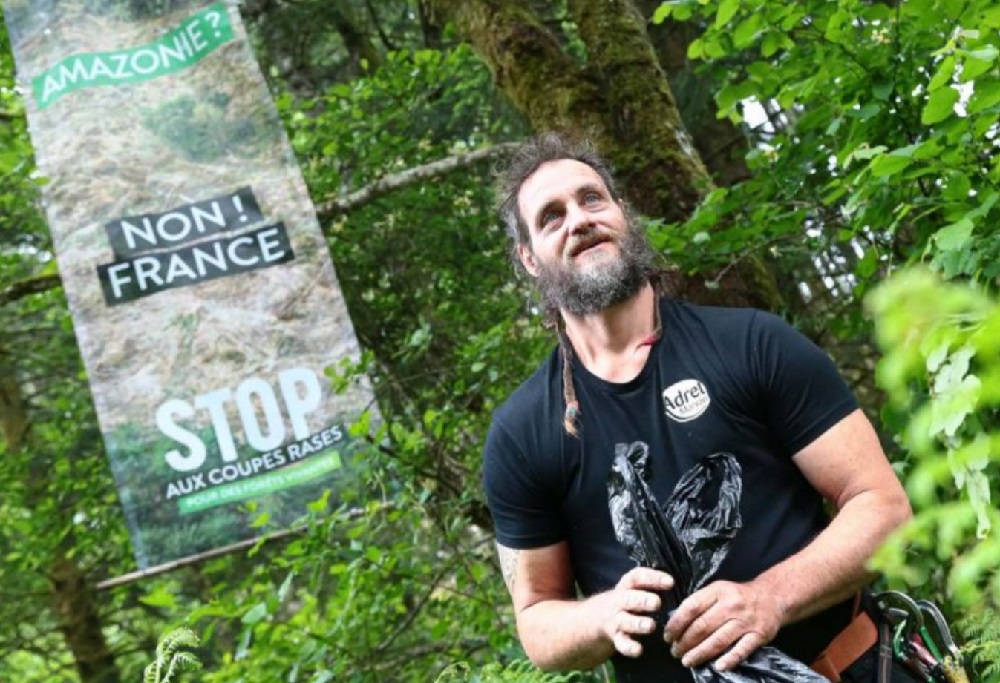 Campagne d'affichage dans le Morvan par l'association SOS forêt France, en 2020.