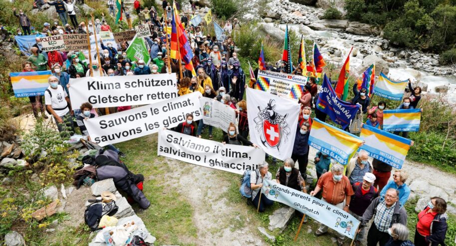 Enterrement de glacier. Crédit : Alliance climatique suisse.