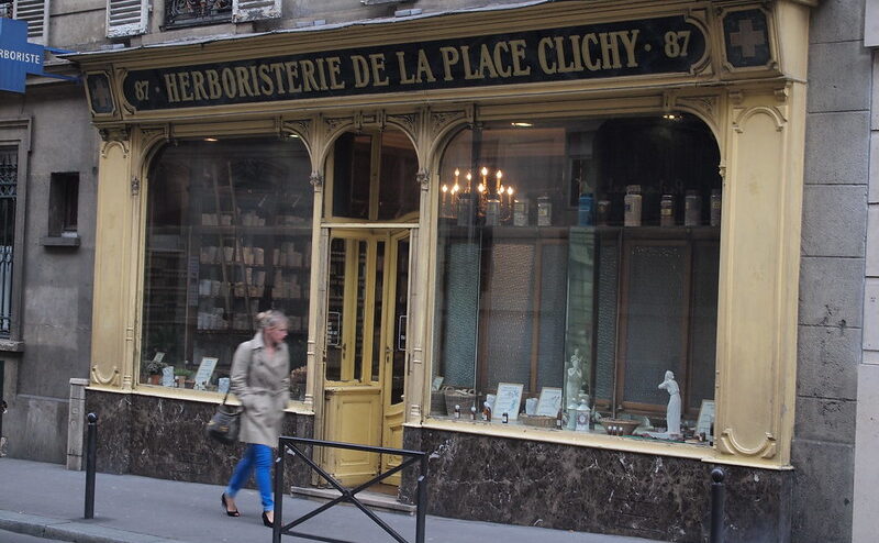 L'herboristerie de la place Clichy.