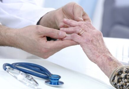 Pourquoi l’arthrose touche plus les femmes.