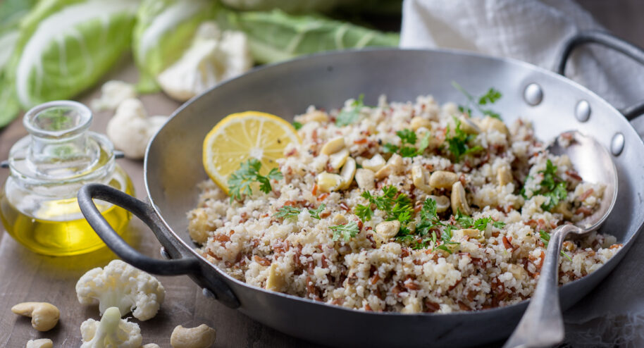 Semoule de chou-fleur frit, riz rouge et noix de cajou - Mon Quotidien Autrement - ©E. Montuclard