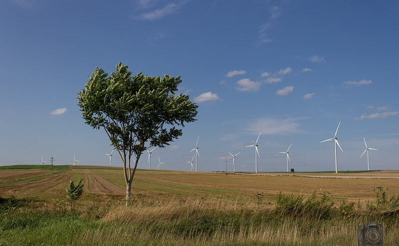 Des éoliennes en pleine campagne. ©B@rberousse