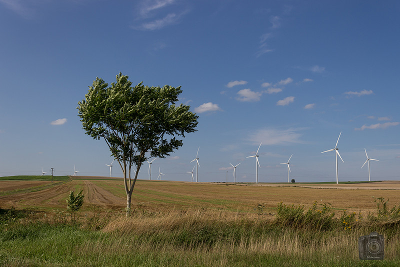 Des éoliennes en pleine campagne. ©B@rberousse