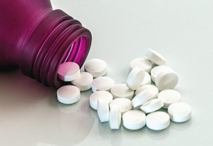 Dépolluer la santé : comment moins consommer des médicaments ?