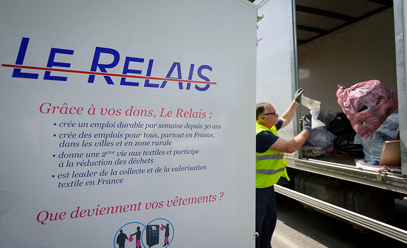 Le relais se charge d'une large partie de la collecte de vêtements en France.
