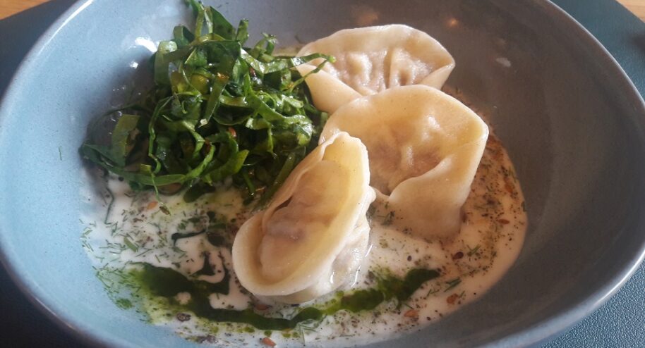 La ferme restaurant La Morinais propose une cuisine bio et locavore - à l'image de ces tortellini de veau épinard sauce suprême