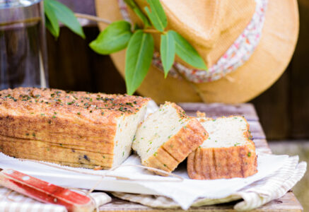 Cake sans gluten au chou-fleur et à l’ail