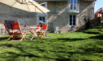 Le gîte de l'herbier sous la rochette.