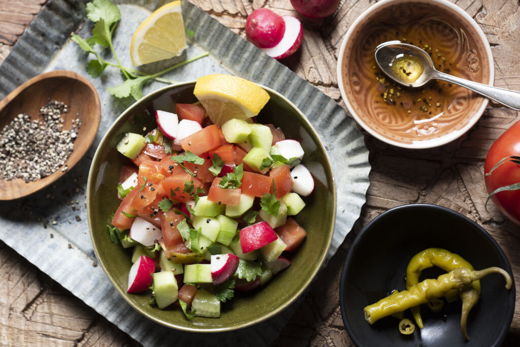 Salade de tomate, concombre et radis à l'indienne - Mon Quotidien Autrement - ©E. Montuclard