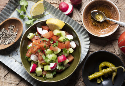 Salade de tomate, concombre et radis à l’indienne