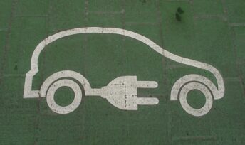 Le coût d'une voiture électrique est en moyenne 15,5 % moins cher que celui d'une voiture diesel © byronv2 CC BY-NC 2.0