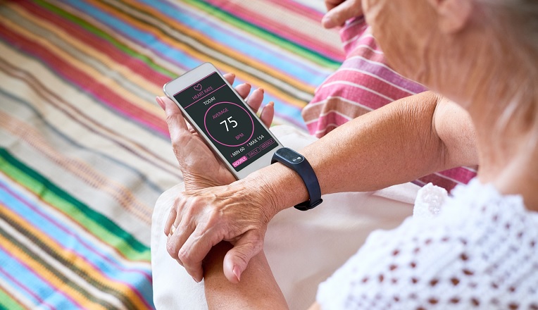 Les objets connectés pour les personnes âgées se développement. DR
