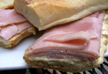 Les nitrites dans le jambon : risques et solutions pour s’en passer