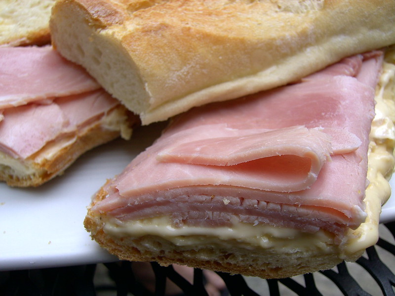 Quand les jambons sont aussi roses, c'est qu'ils contiennent des nitrites © Robert - CC BY-NC-SA 2.0