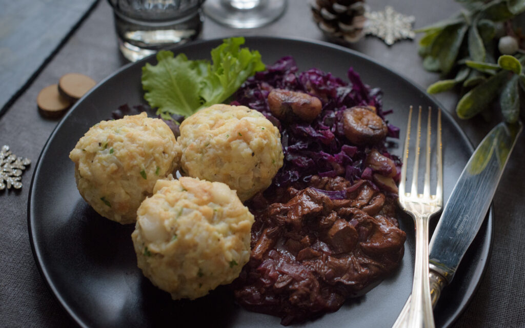 Knodels, chou rouge et sauce aux giroles - Mon Quotidien Autrement - ©E. Montuclard