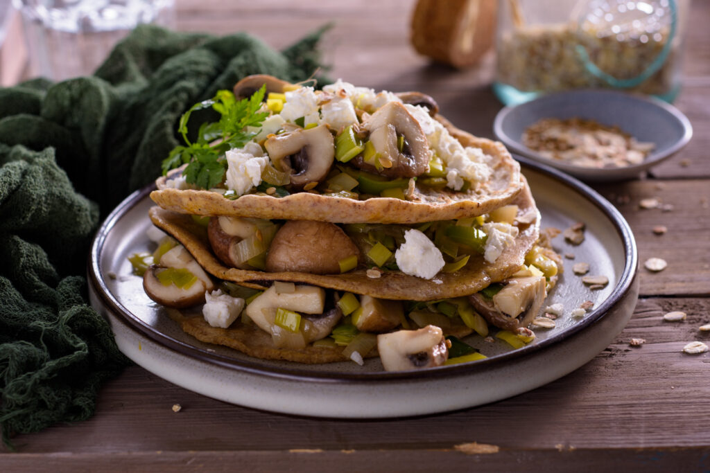 Pancakes à l'avoine et au sarrasin, poêlée de légumes et feta - Mon Quotidien Autrement - ©E. Montuclard