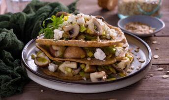 Pancakes à l'avoine et au sarrasin, poêlée de légumes et feta - Mon Quotidien Autrement - ©E. Montuclard