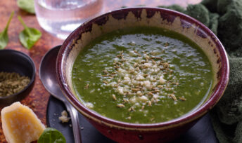 Soupe de poireaux et épinards au cumin et au grana padano - Mon Quotidien Autrement - ©E. Montuclard