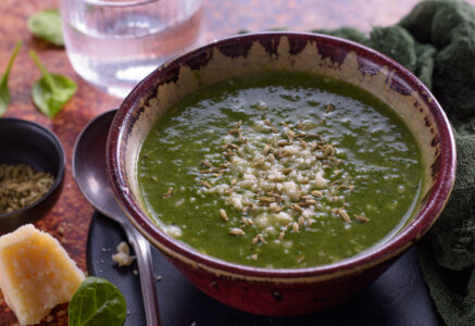 Soupe d’épinard et poireau au cumin et grana padano