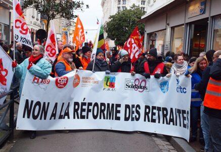 « Ni en emploi, ni en retraite » : le sas de précarité des seniors