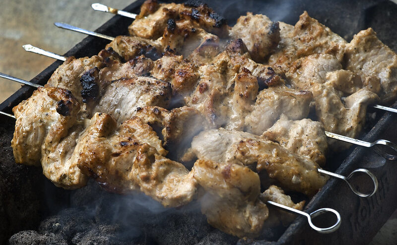 Plus le PIB par habitant d’un pays est élevé, plus la quantité de viande avalée par personne a tendance à augmenter © DeusXFlorida - CC BY 2.0