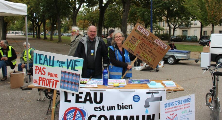Le collectif Eau 88 lutte contre Nestlé Waters. Crédit : Eau 88