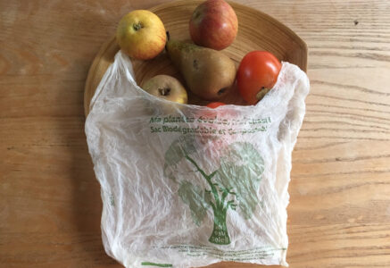 Les sacs à base d’amidon de maïs : une piètre alternative au plastique