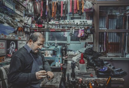 Réparer vêtements et chaussures grâce au « bonus réparation »