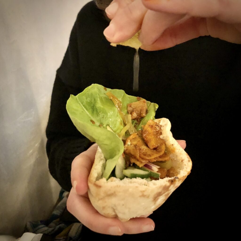 Le Faubourg Daimant propose Une cuisine de bistrot végétale et bien en sauce. Crédit : Ph. Claudel.