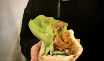 Le Faubourg Daimant propose Une cuisine de bistrot végétale et bien en sauce. Crédit : Ph. Claudel.