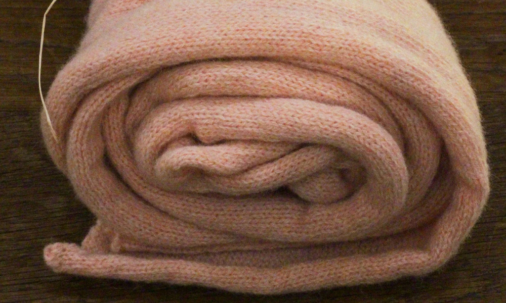 Une écharpe en laine recyclée de Plusdepulls.