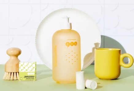 Le liquide vaisselle 900.care, solide à diluer et rechargeable