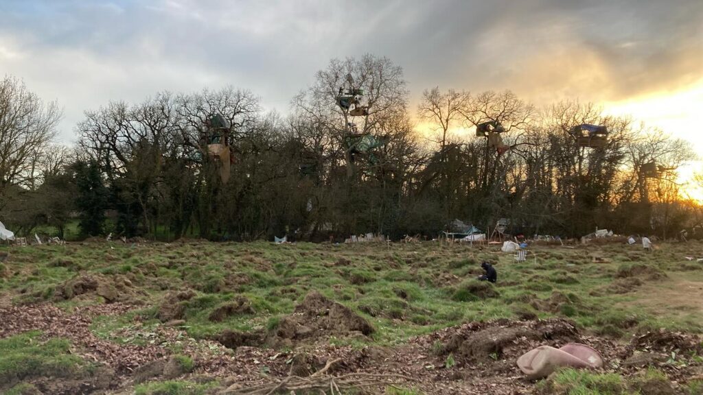 Les opposants au projet d'autoroute ont investi le site de la "Crem’Arbre".