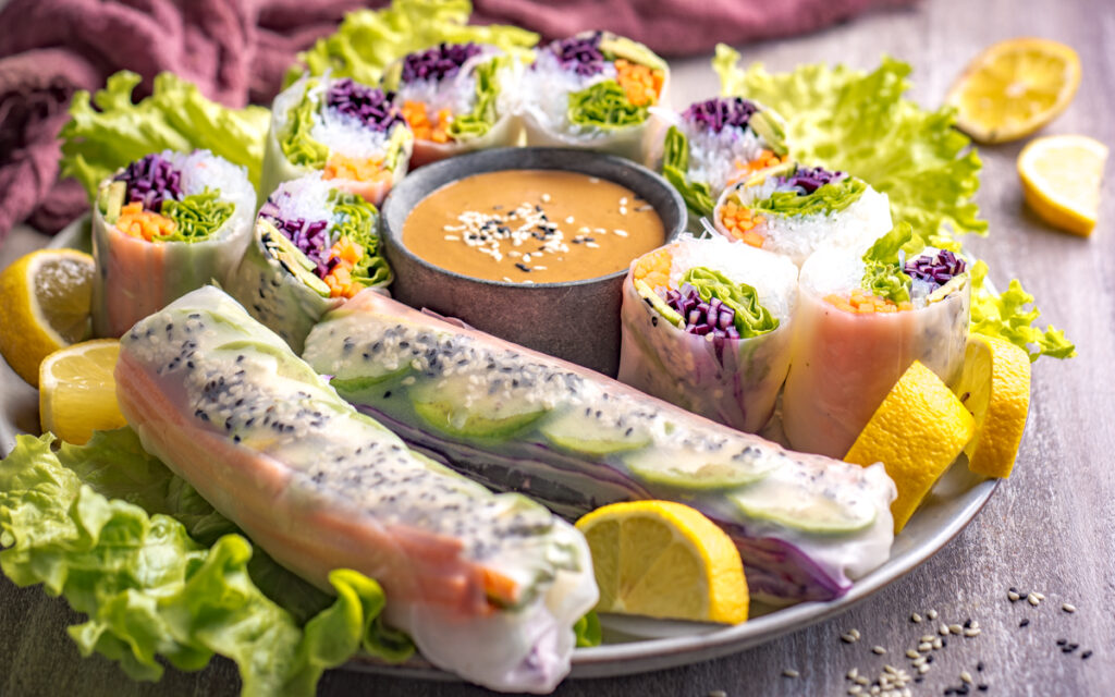 Rouleaux de printemps sauce cacahuète - Mon Quotidien Autrement - ©E. Montuclard