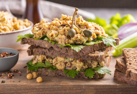 Sandwich au tartare de pois chiche et algues