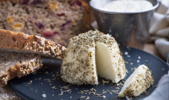 Fromage maison aux herbes - Mon Quotidien Autrement - ©E. Montuclard
