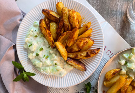 Pommes de terre rôties et concombre au yaourt